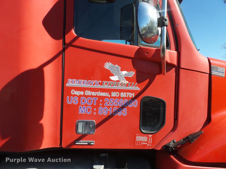 image for item DD2484 2006 Freightliner Columbia semi truck