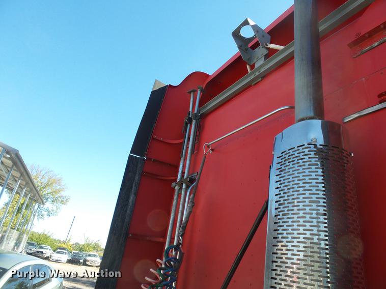 image for item DD2484 2006 Freightliner Columbia semi truck