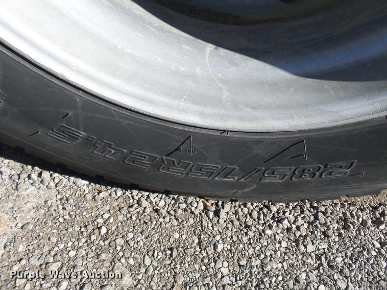 image for item DD2484 2006 Freightliner Columbia semi truck