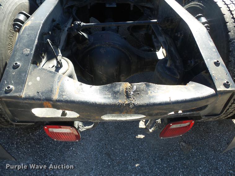 image for item DD2484 2006 Freightliner Columbia semi truck