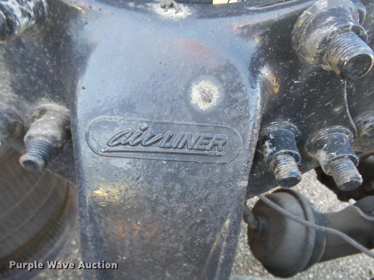 image for item DD2484 2006 Freightliner Columbia semi truck