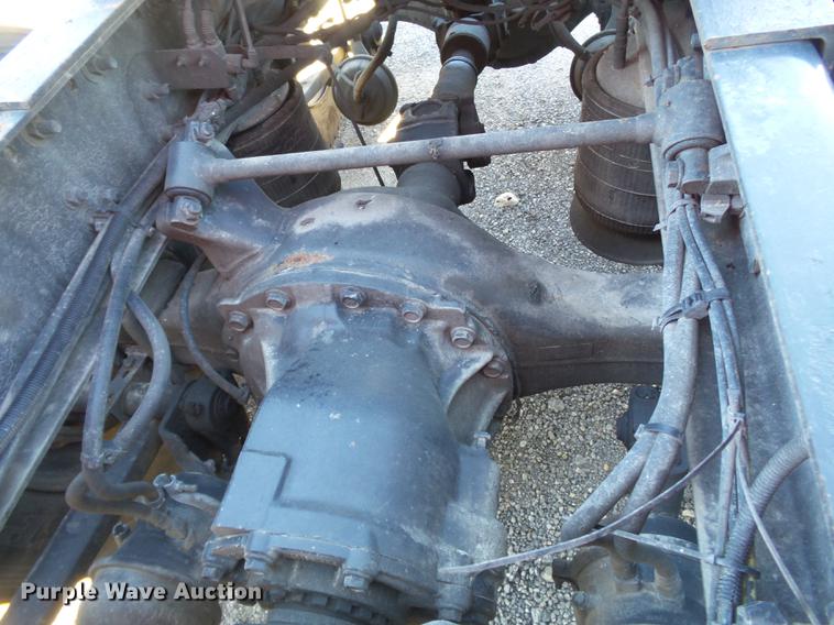 image for item DD2484 2006 Freightliner Columbia semi truck