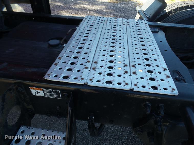 image for item DD2484 2006 Freightliner Columbia semi truck