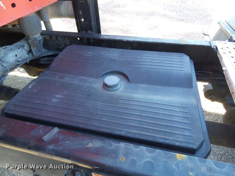 image for item DD2484 2006 Freightliner Columbia semi truck