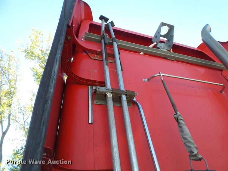 image for item DD2484 2006 Freightliner Columbia semi truck