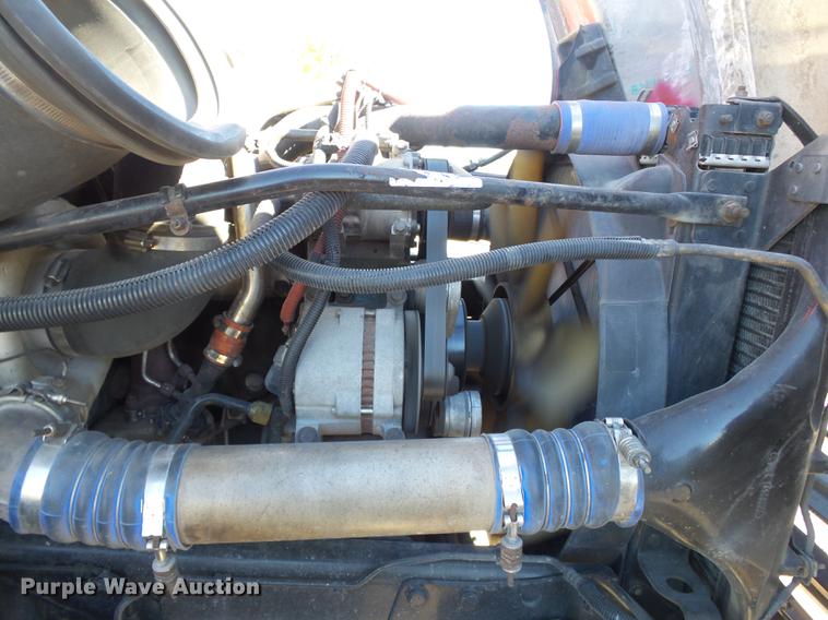 image for item DD2484 2006 Freightliner Columbia semi truck