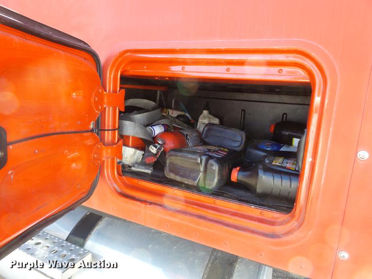 image for item DD2484 2006 Freightliner Columbia semi truck