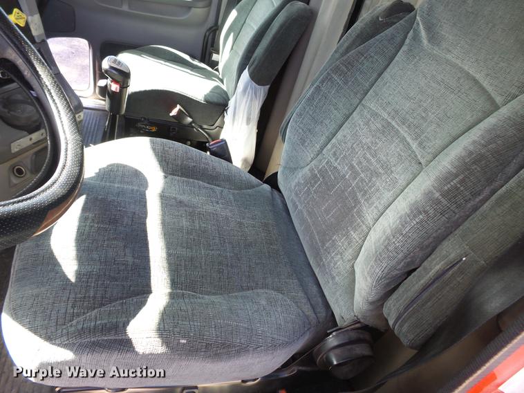 image for item DD2484 2006 Freightliner Columbia semi truck