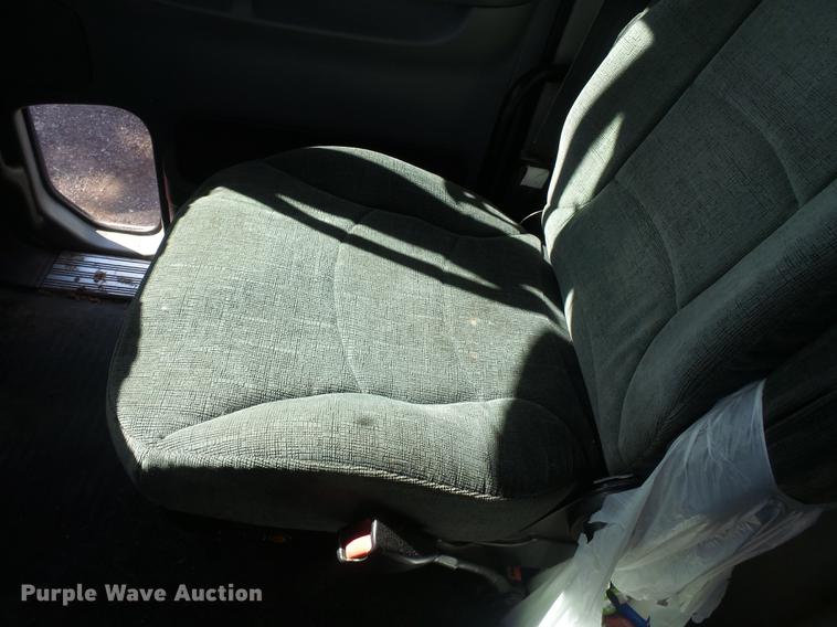 image for item DD2484 2006 Freightliner Columbia semi truck