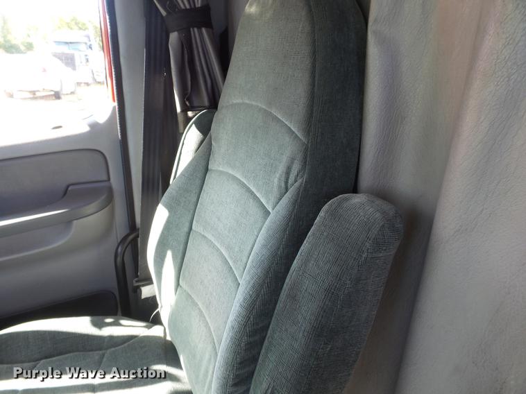 image for item DD2484 2006 Freightliner Columbia semi truck