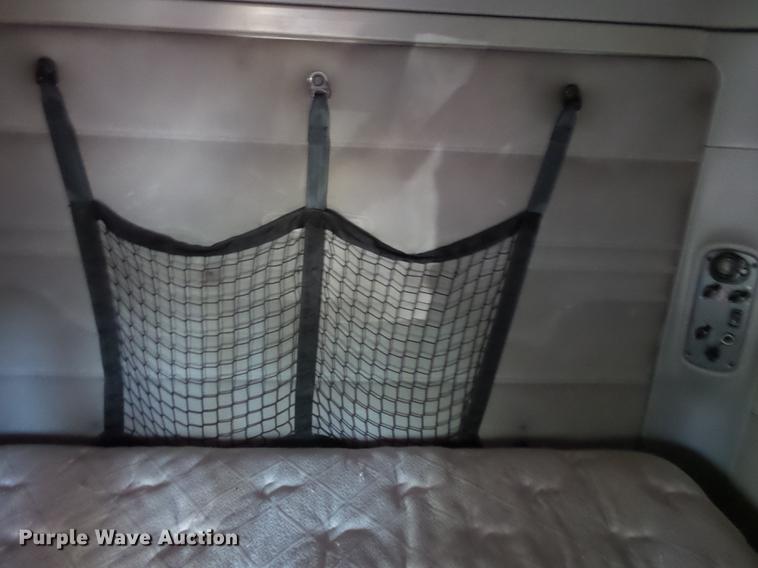 image for item DD2484 2006 Freightliner Columbia semi truck