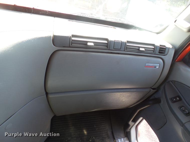 image for item DD2484 2006 Freightliner Columbia semi truck