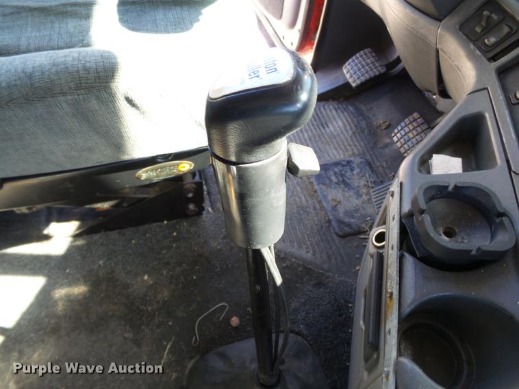 image for item DD2484 2006 Freightliner Columbia semi truck