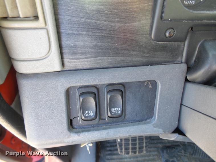 image for item DD2484 2006 Freightliner Columbia semi truck