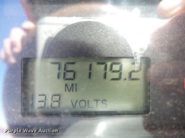 image for item DD2484 2006 Freightliner Columbia semi truck