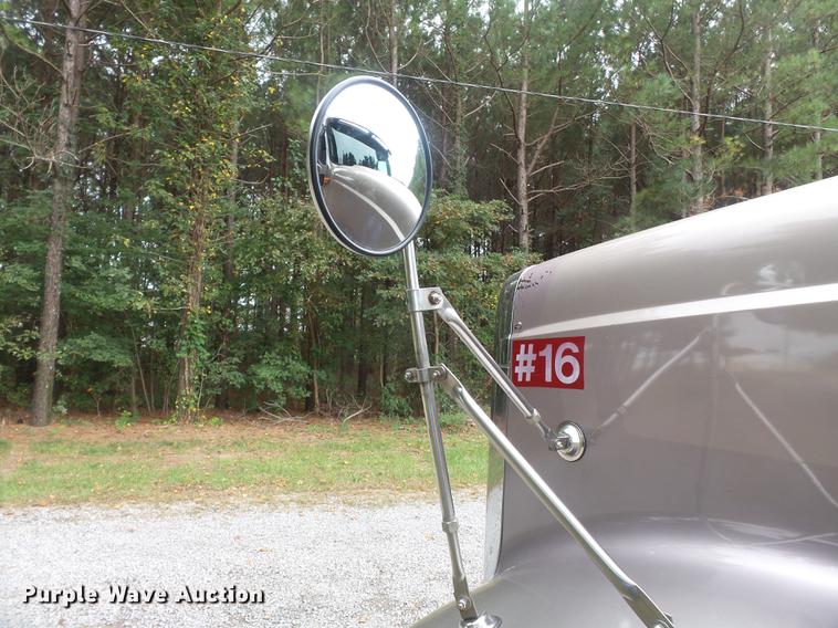 image for item DD2486 2002 International Eagle 9900i semi truck