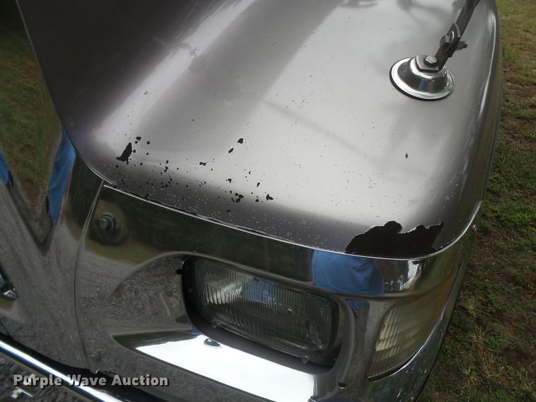 image for item DD2486 2002 International Eagle 9900i semi truck