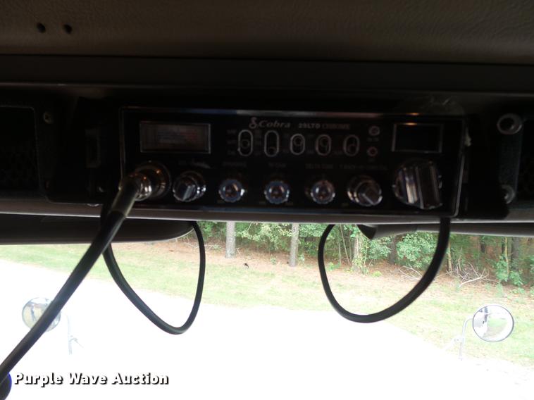 image for item DD2486 2002 International Eagle 9900i semi truck