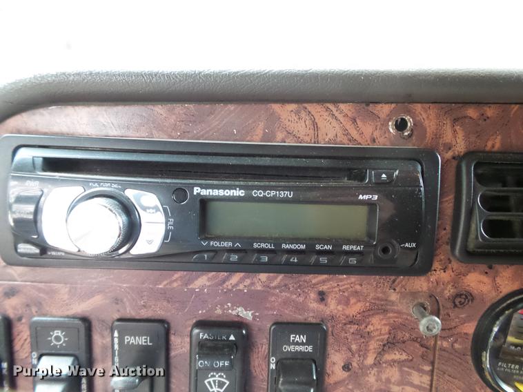 image for item DD2486 2002 International Eagle 9900i semi truck