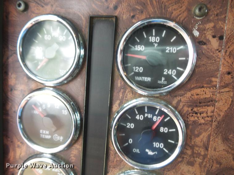 image for item DD2486 2002 International Eagle 9900i semi truck