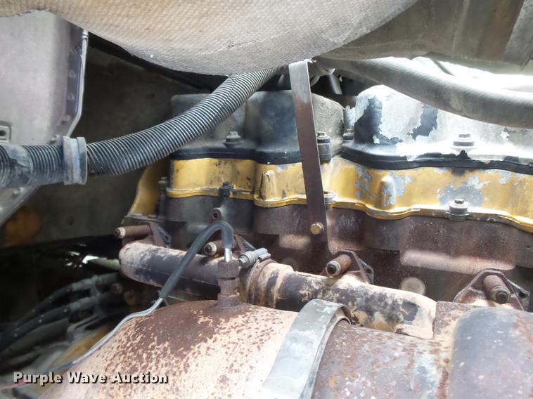 image for item DD2486 2002 International Eagle 9900i semi truck