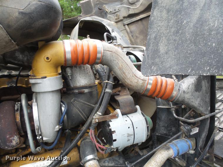 image for item DD2486 2002 International Eagle 9900i semi truck