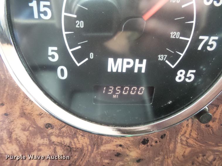 image for item DD2486 2002 International Eagle 9900i semi truck