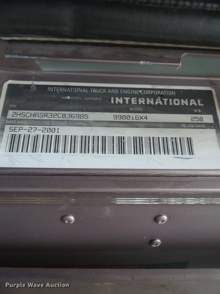 image for item DD2486 2002 International Eagle 9900i semi truck
