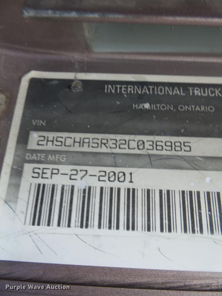image for item DD2486 2002 International Eagle 9900i semi truck