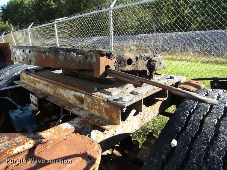 image for item DD3741 1968 trailer converter dolly