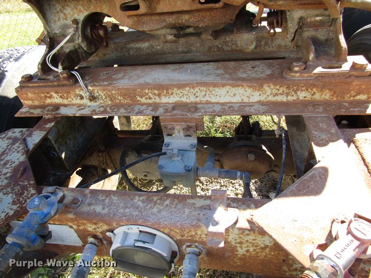 image for item DD3742 1968 trailer converter dolly