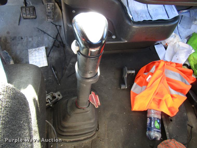 image for item DD3744 1999 Volvo VNL semi truck