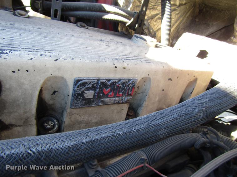 image for item DD3744 1999 Volvo VNL semi truck