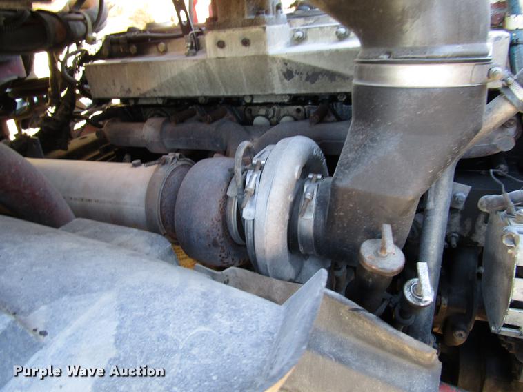 image for item DD3744 1999 Volvo VNL semi truck