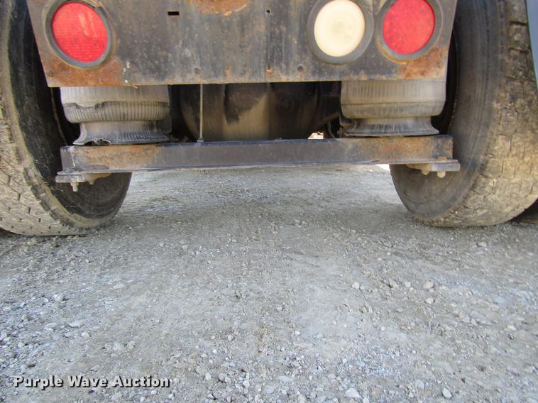 image for item DD3744 1999 Volvo VNL semi truck