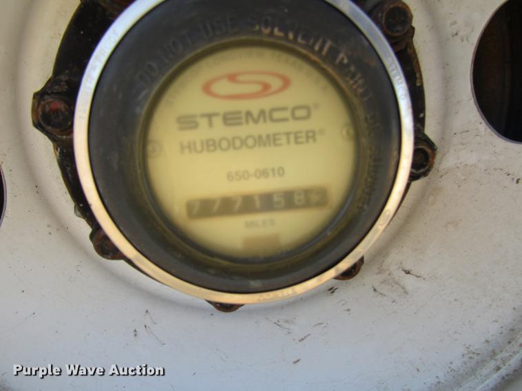 image for item DD3744 1999 Volvo VNL semi truck