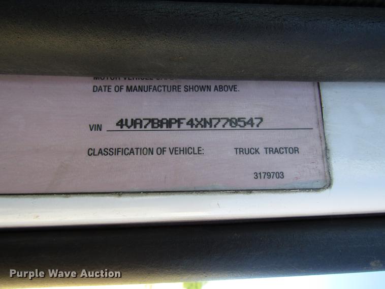 image for item DD3744 1999 Volvo VNL semi truck