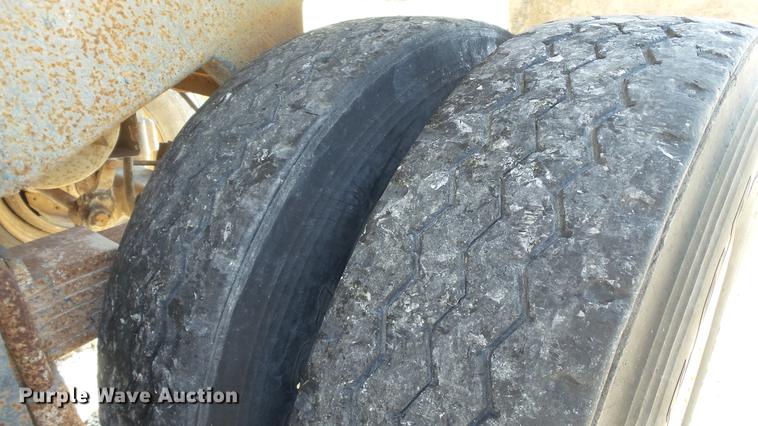 image for item DE4835 1979 Fruehauf end dump trailer