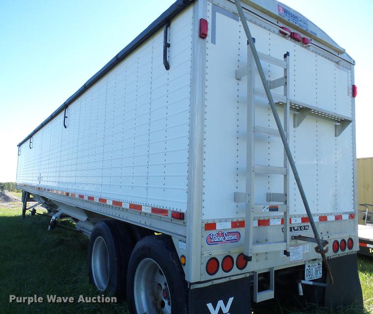 image for item DE5281 2012 Wilson DWH550 double hopper bottom commodity trailer