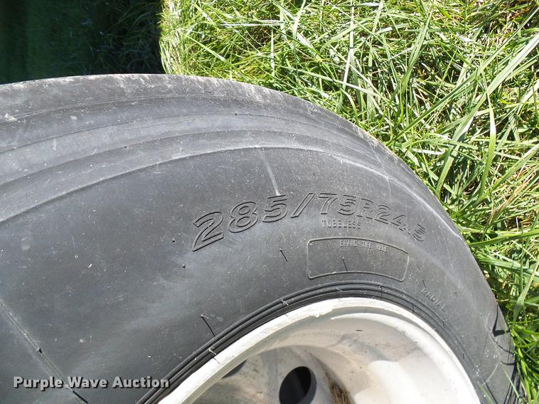 image for item DE5281 2012 Wilson DWH550 double hopper bottom commodity trailer