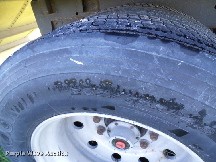 image for item DE5281 2012 Wilson DWH550 double hopper bottom commodity trailer