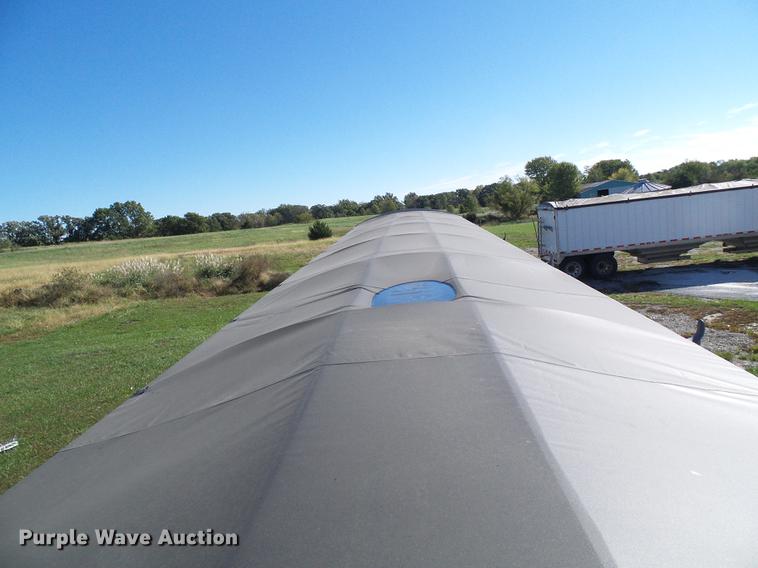 image for item DE5281 2012 Wilson DWH550 double hopper bottom commodity trailer