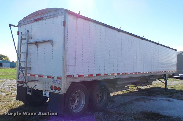 image for item DE5282 2013 Wilson DWH550 double hopper bottom commodity trailer