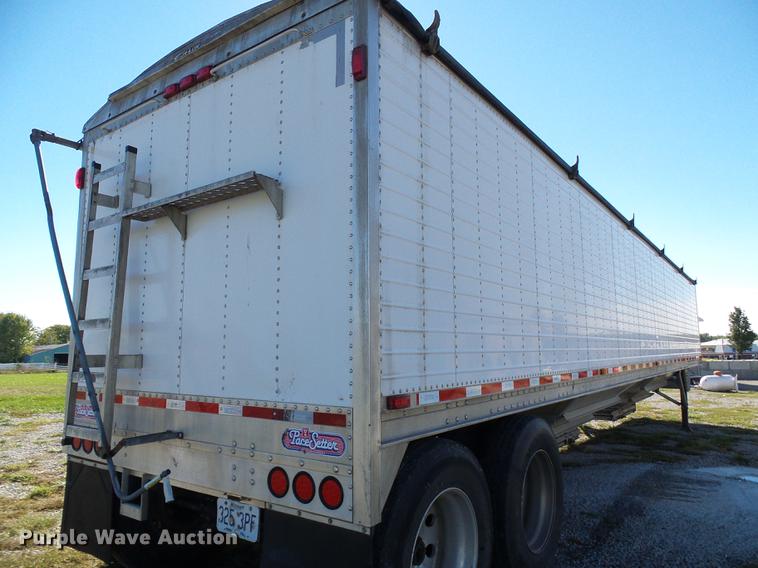 image for item DE5282 2013 Wilson DWH550 double hopper bottom commodity trailer