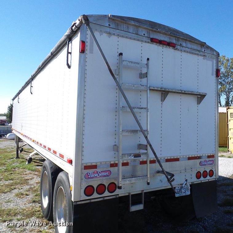 image for item DE5282 2013 Wilson DWH550 double hopper bottom commodity trailer