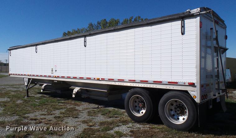 image for item DE5282 2013 Wilson DWH550 double hopper bottom commodity trailer