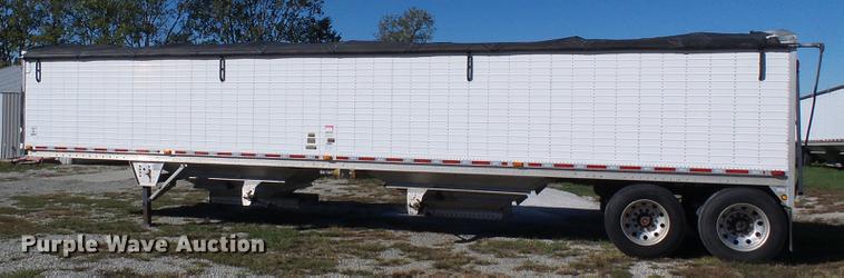 image for item DE5282 2013 Wilson DWH550 double hopper bottom commodity trailer