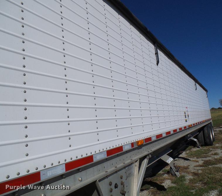 image for item DE5282 2013 Wilson DWH550 double hopper bottom commodity trailer