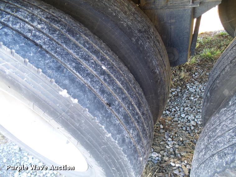 image for item DE5282 2013 Wilson DWH550 double hopper bottom commodity trailer