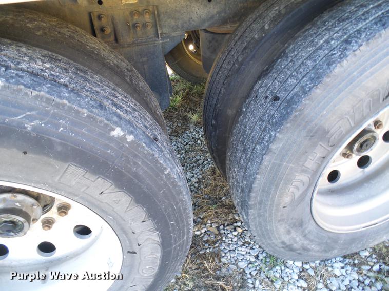 image for item DE5282 2013 Wilson DWH550 double hopper bottom commodity trailer